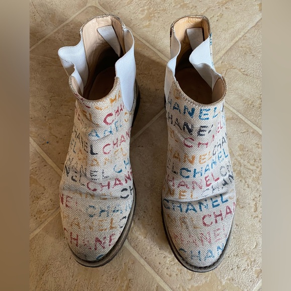 Authenticic Chanel Statement Ankle boots. Retails $1100 - Picture 3 of 9